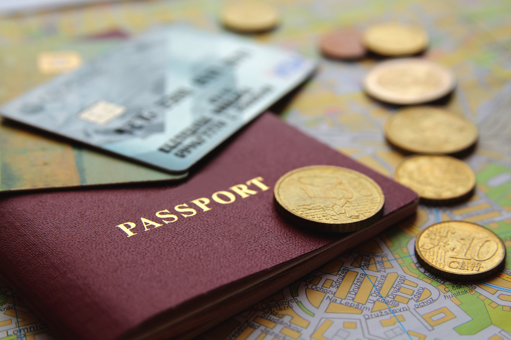 Na vsak dopust morate s seboj vzeti osebne dokumente, bančne kartice, potni list in denar.